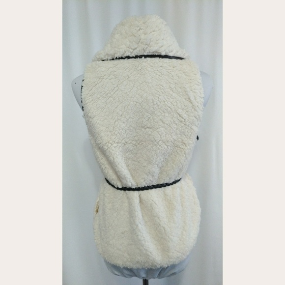 Cream Faux Fur Vest - Picture 7 of 8